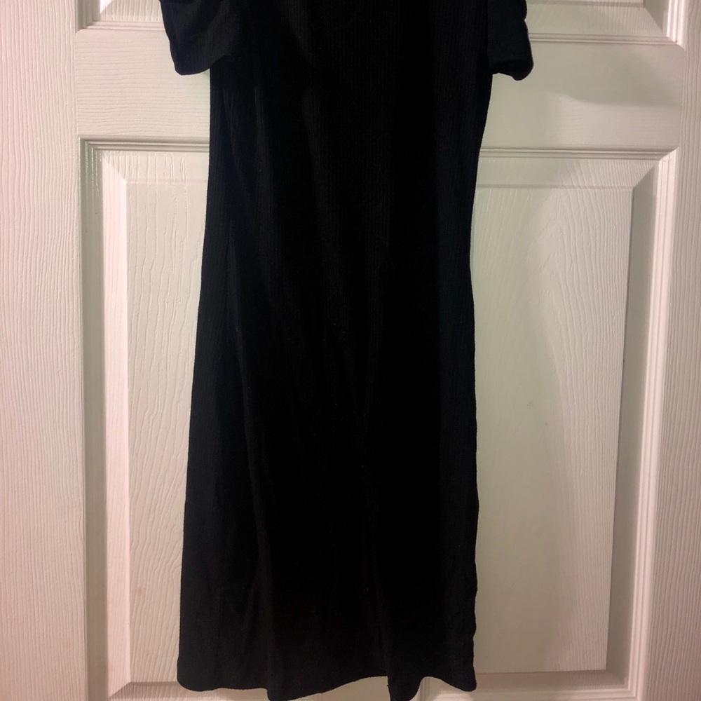 Cute black dress!